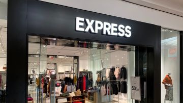 Express, Inc. es un minorista de moda estadounidense para hombres y mujeres jóvenes con sede en Columbus, Ohio.