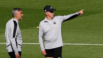 El entrenador mexicano del Mallorca, Javier Aguirre, dirigiendo un entrenamiento este viernes previo a la final de la Copa del Rey.