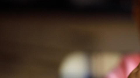 La leche para niños pequeños es "potencialmente dañina", advierte la AAP