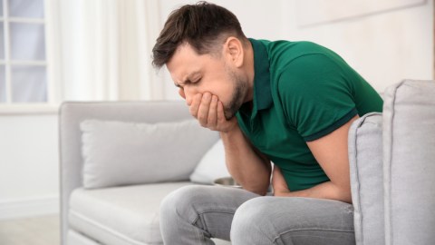 Expertos ofrecen recomendaciones para reducir las náuseas