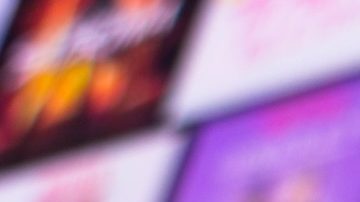 Logotipo de Peacock en un teléfono inteligente.