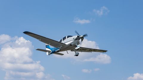 Avioneta se estrella en un sendero de Indiana y dos personas que paseaban en la zona resultan heridas