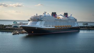 Arrestan a un tercer miembro de la tripulación de Disney Cruise por posesión de pornografía infantil