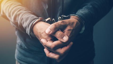 Detienen a hombre de Nueva York que ocultó cámaras en el baño de un parque público
