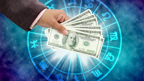 Algunos signos zodiacales sienten más interés por el dinero que otros.