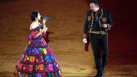 Pepe Aguilar y su hija, Ángela Aguilar | Foto: Mezcalent