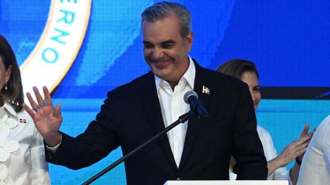 Quién es Luis Abinader, el presidente de República Dominicana que logró una reelección inusual para América Latina y al que sus críticos llamaban “tayota”