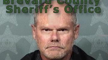 Arrestan a presidente de la Asociación de propietarios de Florida por apuntar a 3 niños con un arma