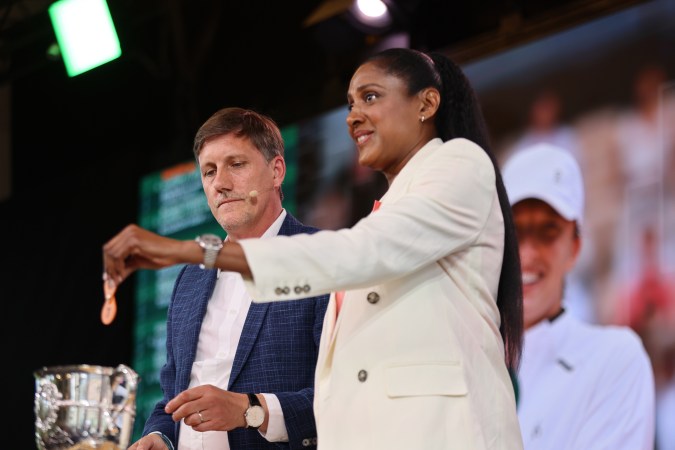 La atleta francesa Marie-Jose Perec fue la invitada especial en el sorteo.