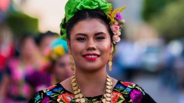 Las tradicionales vestimentas zapotecas inspiraron la moda de la famosa pintora Frida Kahlo.