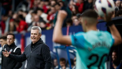 El entrenador mexicano Javier Aguirre durante el partido que el Mallorca terminó empatando 1-1 con el Osasuna en su visita a Pamplona.