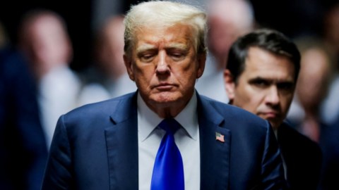 Trump es acusado de falsificar documentos para ocultar un presunto pago a la actriz porno Stephanie Cliffords, conocida como Stormy Daniels.