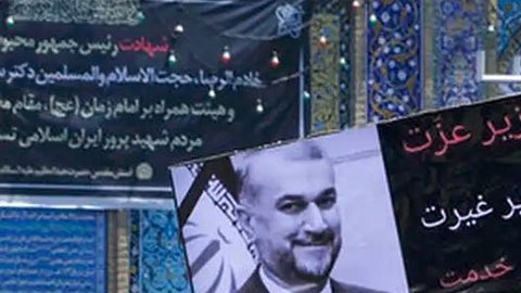 Irán despide a Raisi con entierro en su ciudad natal