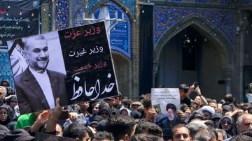 Irán despide a Raisi con entierro en su ciudad natal
