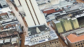 Las impactantes imágenes de las inundaciones en Brasil que ya dejaron más de 80 muertos