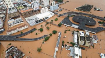 Las impactantes imágenes de las inundaciones en Brasil que ya dejaron más de 80 muertos