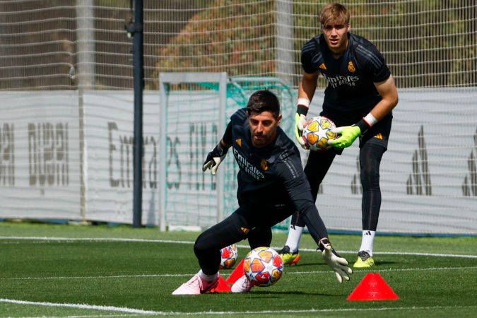 El portero belga del Real Madrid, Thibaut Courtois, durante un entrenamiento en el día abierto a los medios, previo a la final de Champions League del sábado contra el Borussia Dortmund.