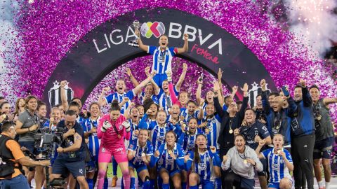 MONTERREY (MÉXICO), 27/05/2024.- Las jugadoras del Monterrey celebran tras vencer al América, este lunes, en el partido de vuelta de la final del Torneo Clausura de la Liga Femenil Mx, celebrado en el estadio BBVA de la ciudad de Monterrey (México). EFE/ Miguel Sierra