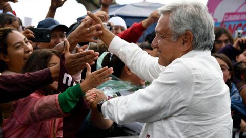 Los 4 pilares que explican la alta popularidad de AMLO tras 6 años gobernando México (y cómo lo ven sus críticos)