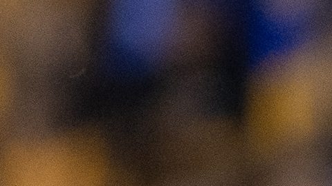 AME1087. MONTERREY (MÉXICO), 27/04/2024.- Miguel Herrera (c), entrenador de Tijuana, reclama una jugada al arbitro Fernando Hernández (i) este sábado, durante un partido del Torneo clausura Liga MX entre Tigres y Tijuana en el estadio Universitario - UANL, en Monterrey, Nuevo León (México). EFE/ Miguel Sierra