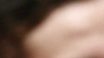 Hirving lozano levanta el trofeo del máximo circuito del fútbol de los Países Bajos.