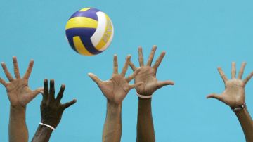 Venezuela's players defends against Cuba during a Pan American Games bronze medal men's volleyball match in Rio de Janeiro, Saturday, July 28, 2007. (AP Photo/Martin Mejia)