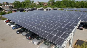 La Administración Biden busca mejorar las condiciones para la producción de paneles solares.