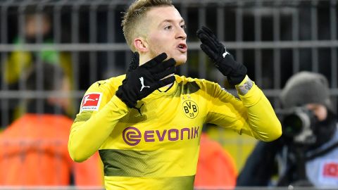 Dortmund's Marco Reus celebrates after scoring the opening goal during the German Bundesliga soccer match between Borussia Dortmund and FC Augsburg in Dortmund, Germany, Monday, Feb 26, 2018. (AP Photo/Martin Meissner)