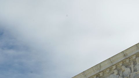 La Corte Suprema rechazó el pedido de Trump para despedir a un funcionario.