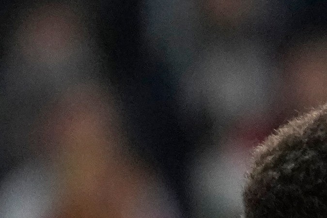 El delantero mexicano Hirving "Chucky" Lozano celebrando junto a sus compañeros una victoria del PSV Eindhoven que está muy cerca de conquistar el título en el campeonato de los Países Bajos.