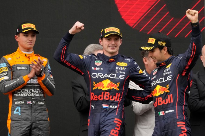 El podio de aquella carrera del Gran Premio de Italia que fue la tercera ocasión para el mexicano Sergio "Checo" Pérez en la prueba y su primer podio en la misma.