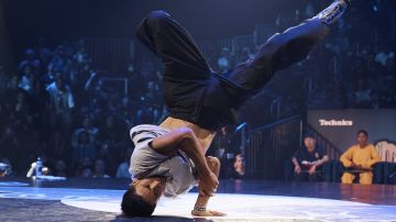 Víctor Montalvo durante una competencia de Breakdance en 2022 en Nueva York. El "breaker" mexicoamericano es uno de los más destacados a nivel internacional.