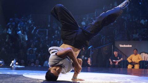 Víctor Montalvo durante una competencia de Breakdance en 2022 en Nueva York. El "breaker" mexicoamericano es uno de los más destacados a nivel internacional.