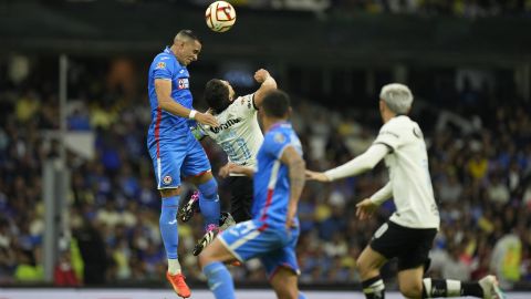 Cruz Azul's Ramiro Funes Mori, top, jumps for a header over America's Henry Martin during a Mexican soccer league match at Azteca stadium in Mexico City, Saturday, April 15, 2023. (AP Photo/Fernando Llano)