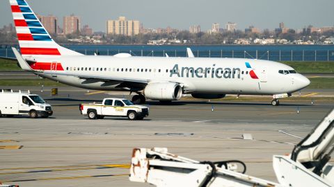 Avión de American Airlines casi se estrella con un jet privado en un aeropuerto de Virginia