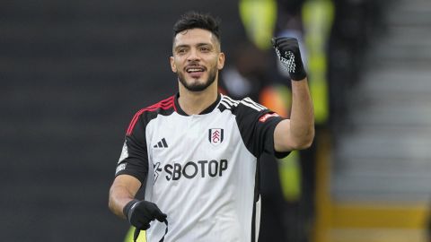 Raúl Jiménez celebra un gol con el Fulham.