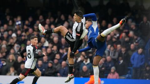 El delantero mexicano Raúl Jiménez ha perdido espacio en el equipo titular del Fulham.