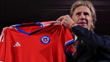 Argentine Ricardo Gareca holds up his new jersey during a media presentation introducing Gareca as the new head coach of Chile's national soccer team, in Santiago, Chile, Thursday, Jan. 25, 2024. (AP Photo/Esteban Felix)