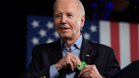 La campaña de Biden defiende los derechos reproductivos de las mujeres.