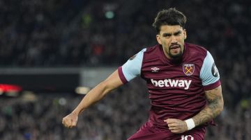 West Ham's Lucas Paqueta celebrates after scoring his side's opening goal during the Europa League round of 16 second leg soccer match between West Ham United and SC Freiburg at the London stadium in London, Thursday, March 14, 2024. (AP Photo/Kirsty Wigglesworth)