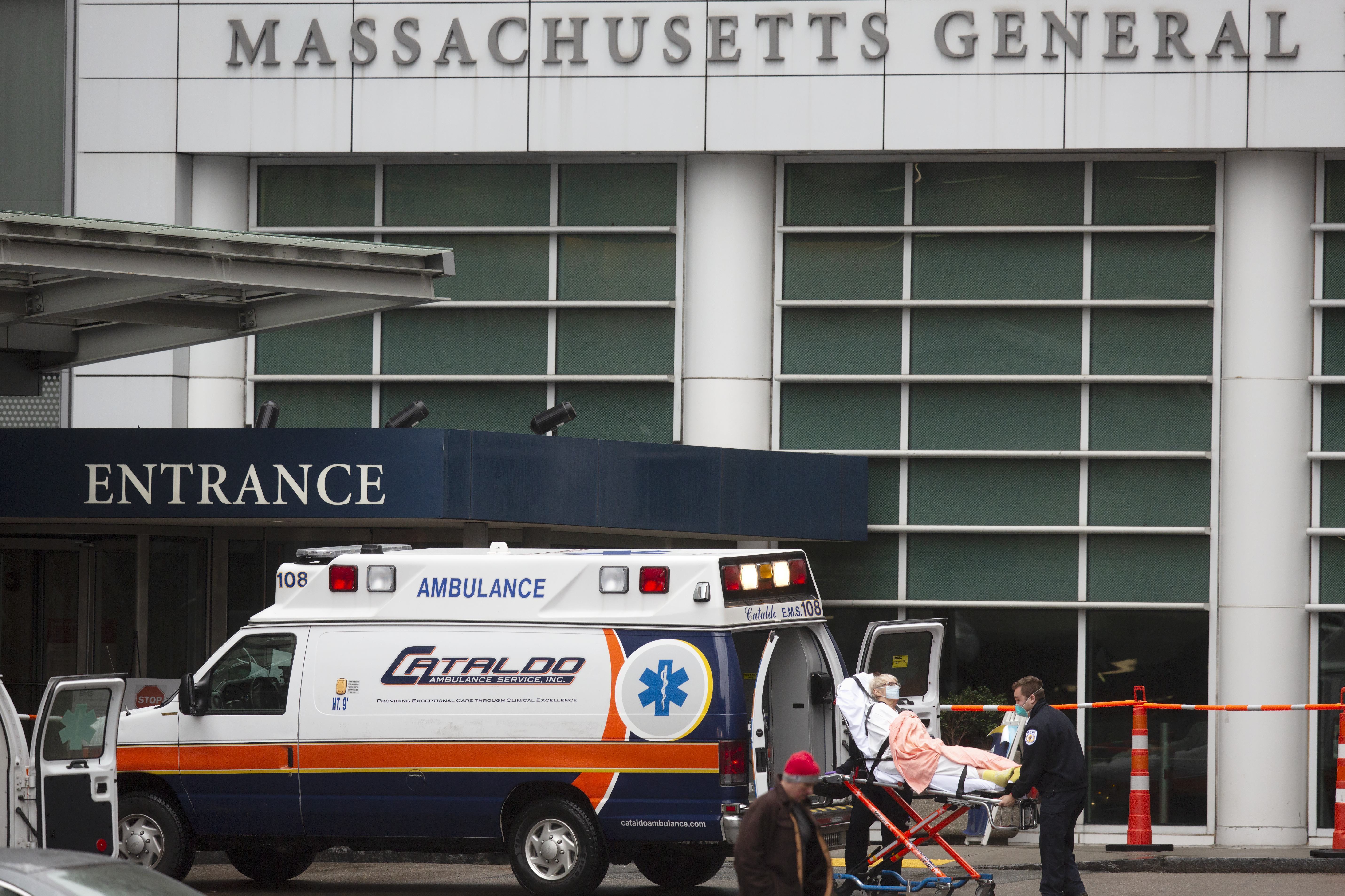La entrada del Hospital General de Massachusetts donde se realizó el trasplante a Richard Slayman en marzo de este año.