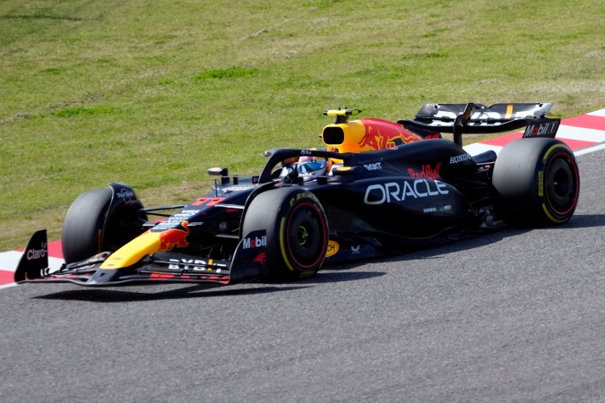 El mexicano Sergio "Checo" Pérez logró el segundo puesto en la pasada edición del Gran Premio de Miami llegando por detrás de su compañero de equipo, Max Verstappen.