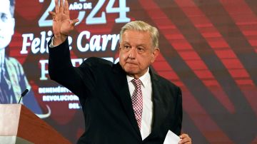 López Obrador dice que "es de sabios cambiar de opinión" y reconoce militarización en México