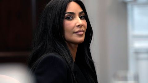 Netflix eliminó los abucheos del set de Kim Kardashian en el roast de Tom Brady