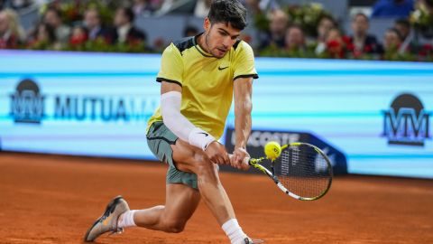 Carlos Alcaraz sufrió en el juego contra Andrey Rublev.