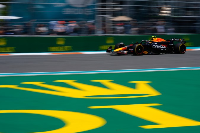 Sergio "Checo" Pérez se prepara para intentar conseguir su primera victoria de la temporada 2024 de la Fórmula 1 este fin de semana en el Gran Premio de Miami.