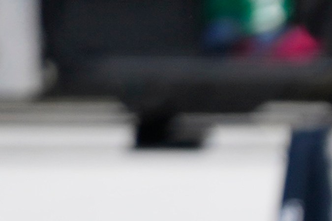 El piloto mexicano de Red Bull, Sergio "Checo" Pérez a su entrada en los pits durante la jornada de entrenamientos libres de cara al Gran Premio de Miami.