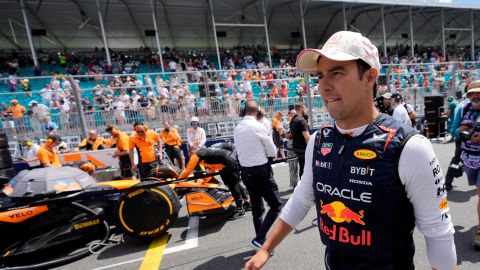 El mexicano Sergio "Checo" Pérez finaliza su contrato con la escudería Red Bull al final de esta temporada.