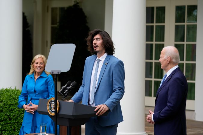 El jugador del Miami Heat, Jaime Jáquez Jr., tuvo la oportunidad de visitar la Casa Blanca junto al Presidente de Estados Unidos, Joe Biden, durante la recepción que se realizó por la celebración del Cinco de Mayo.
