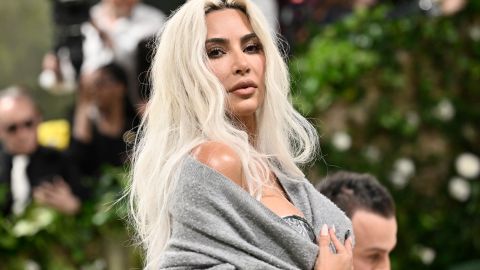 Kim Kardashian compartió su rutina de ejercicios para mantenerse en forma a los 43 años